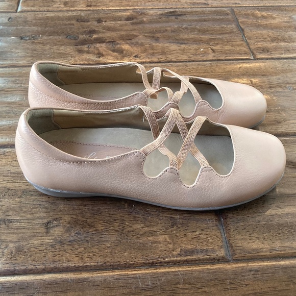 Earthies Shoes Womens 7B Blush Clare Leather Slip On Flats Ballet Straps Comfort - Picture 3 of 10